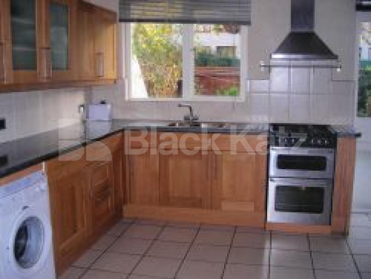 			4 Bedroom, 1 bath, 1 reception Flat			 Tresham Cresent, MARYLEBONE